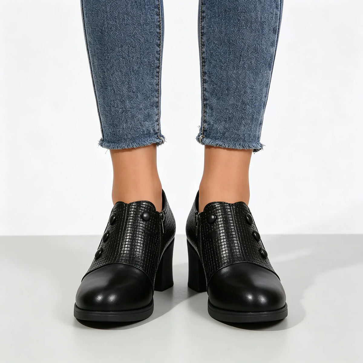 Women's Textured Button Chunky Heel Shoes