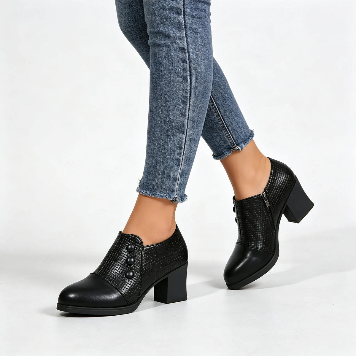 Women's Textured Button Chunky Heel Shoes