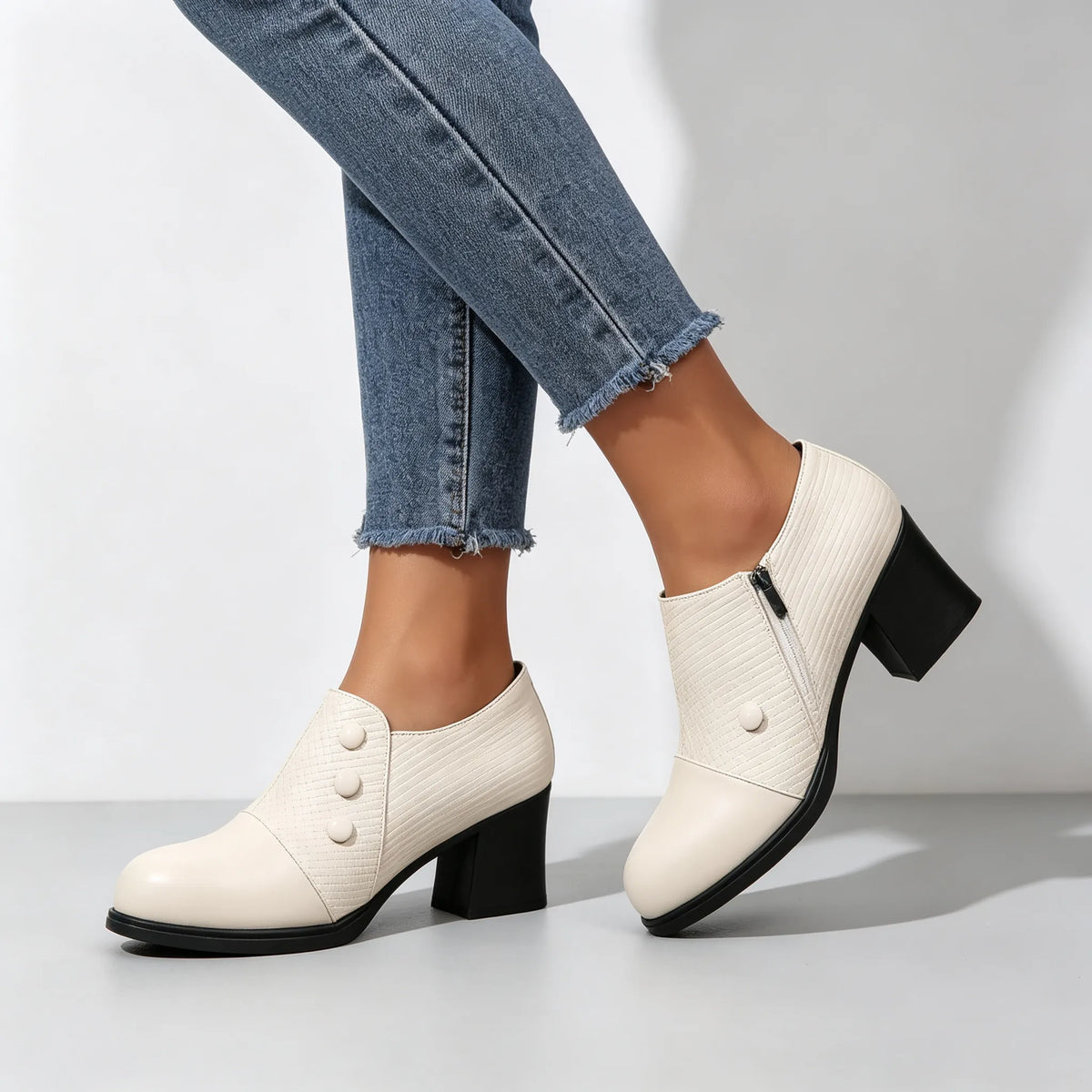 Women's Textured Button Chunky Heel Shoes