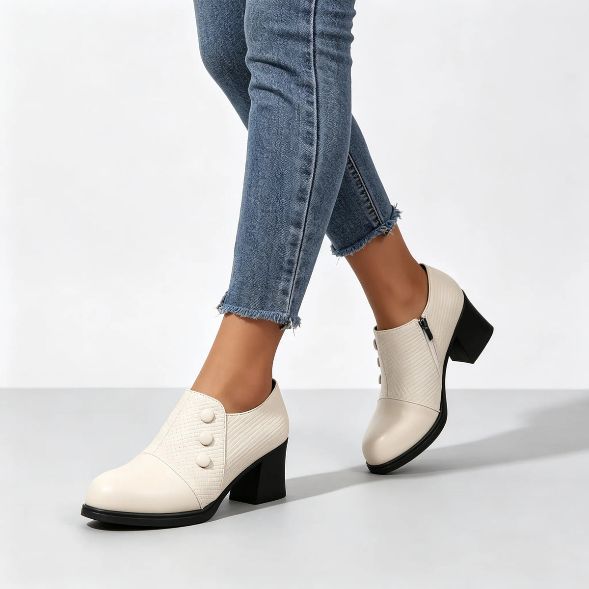 Women's Textured Button Chunky Heel Shoes