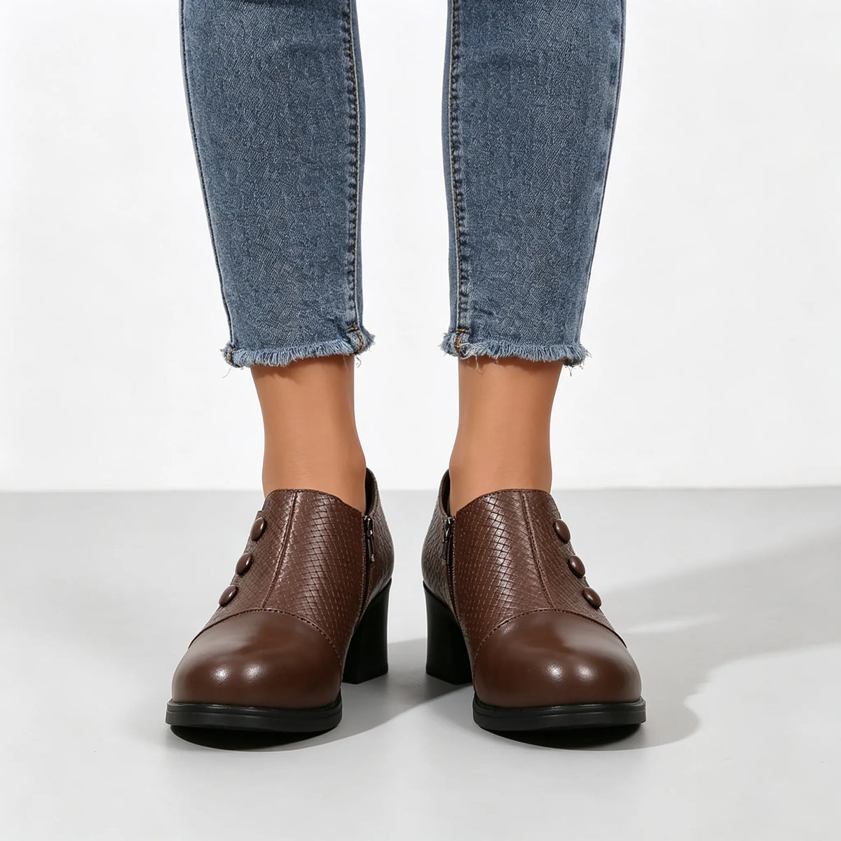 Women's Textured Button Chunky Heel Shoes