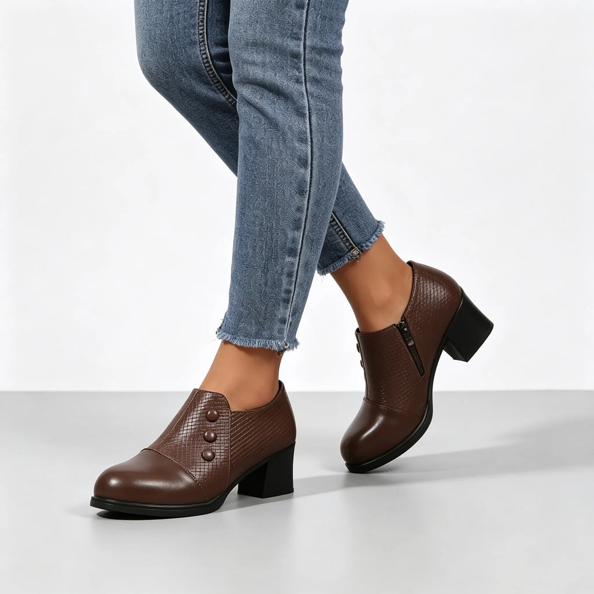 Women's Textured Button Chunky Heel Shoes