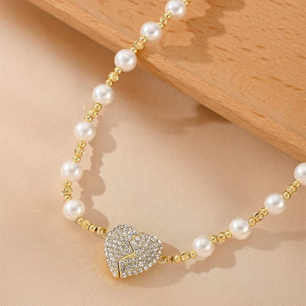 Women's Magnetic Heart Pearl Style Necklace