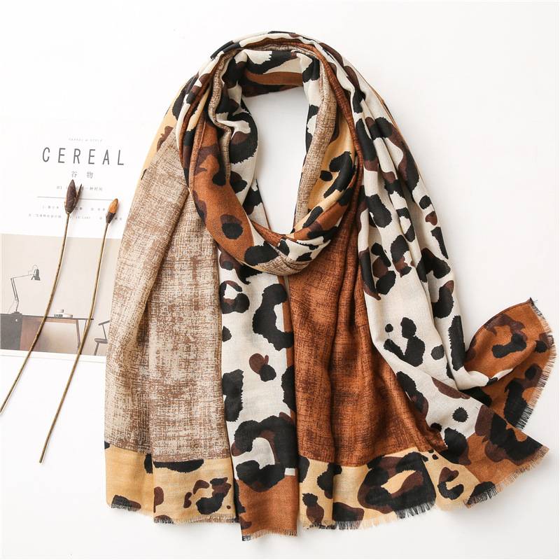 Women's Lightweight Leopard Print Shawl Scarf