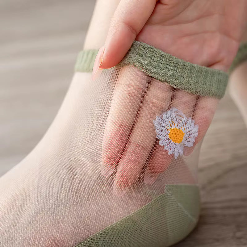 Women's Sheer Daisy Mesh Ankle Socks