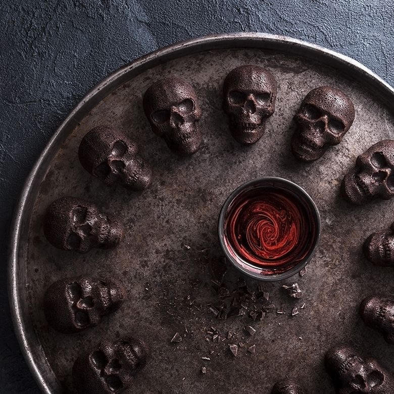 Horrible skull pizza cake mold