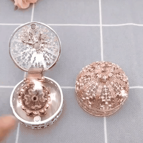 Luxury Lucky Clover Rotating Watch